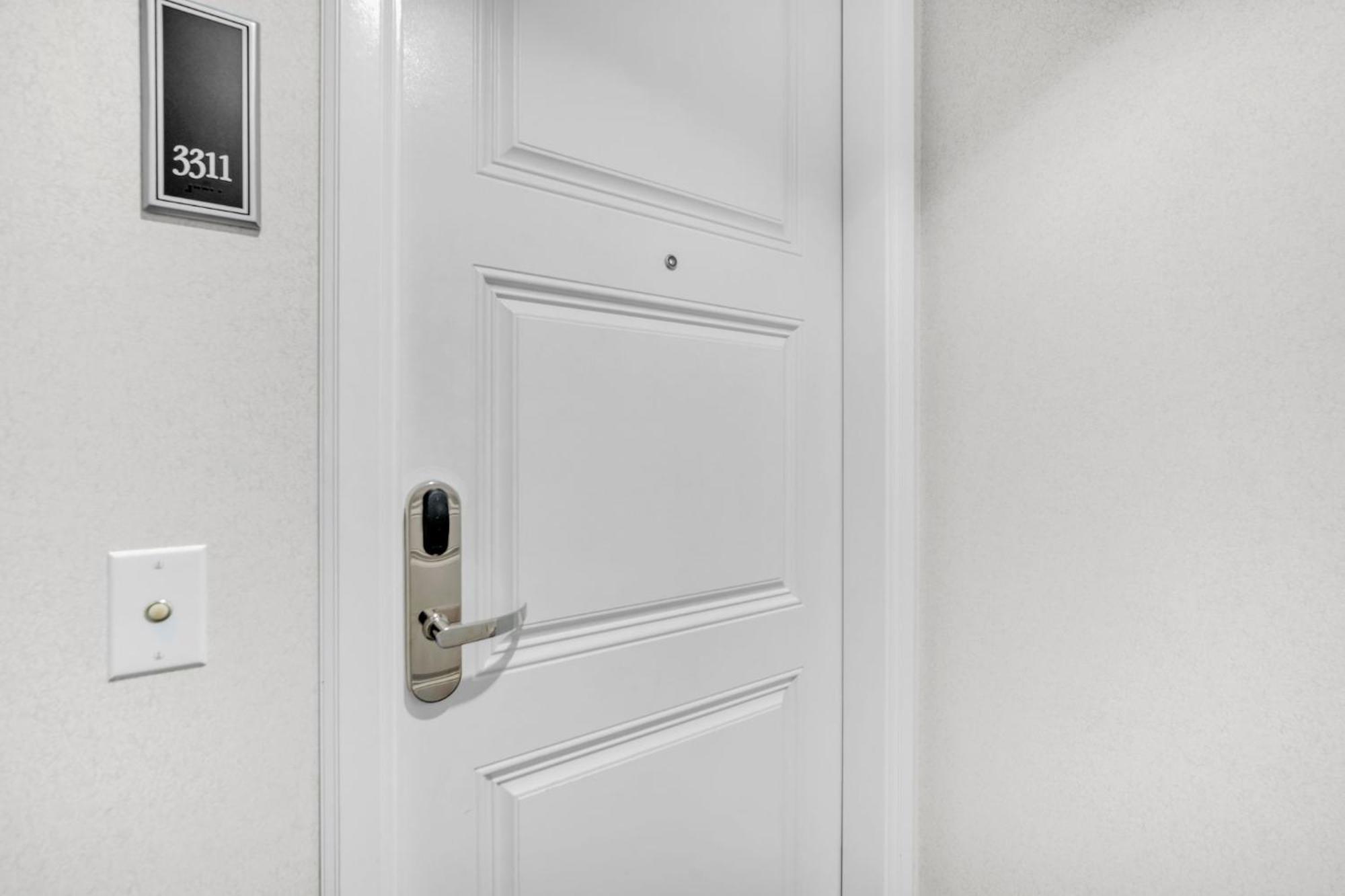 2 Bedroom Or King Studio Suites Four Seasons Hotel Miami Free Wi-Fi & Free Parking Room photo