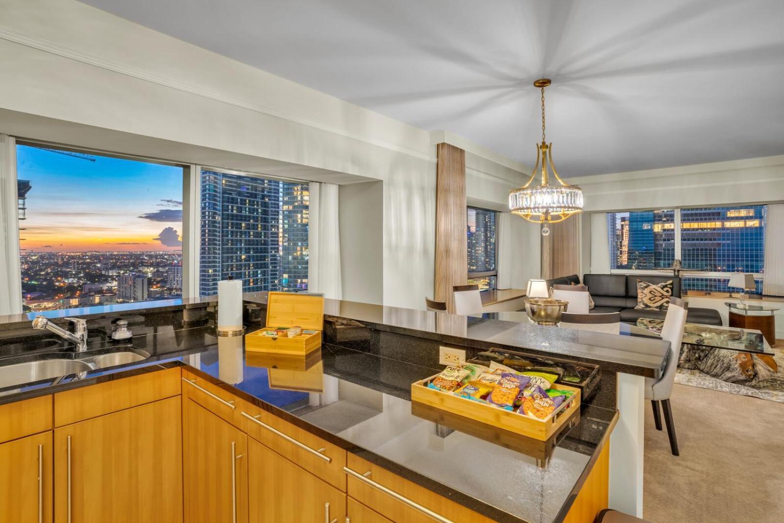 2 Bedroom Or King Studio Suites Four Seasons Hotel Miami Free Wi-Fi & Free Parking Room photo